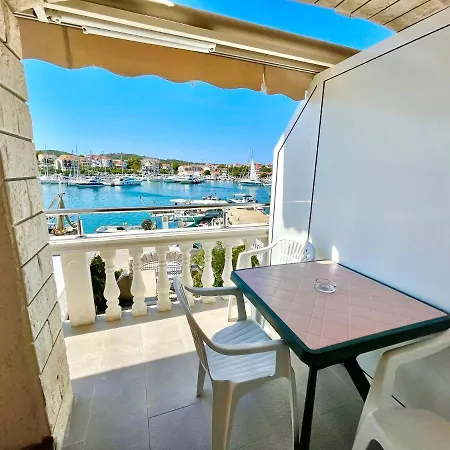 Seaview 2+2 *